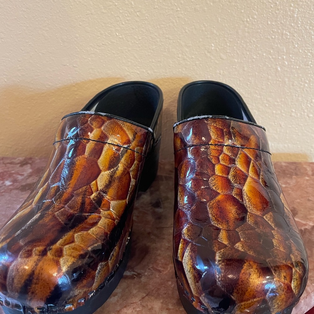 Dansko patent leather slip on professional clogs